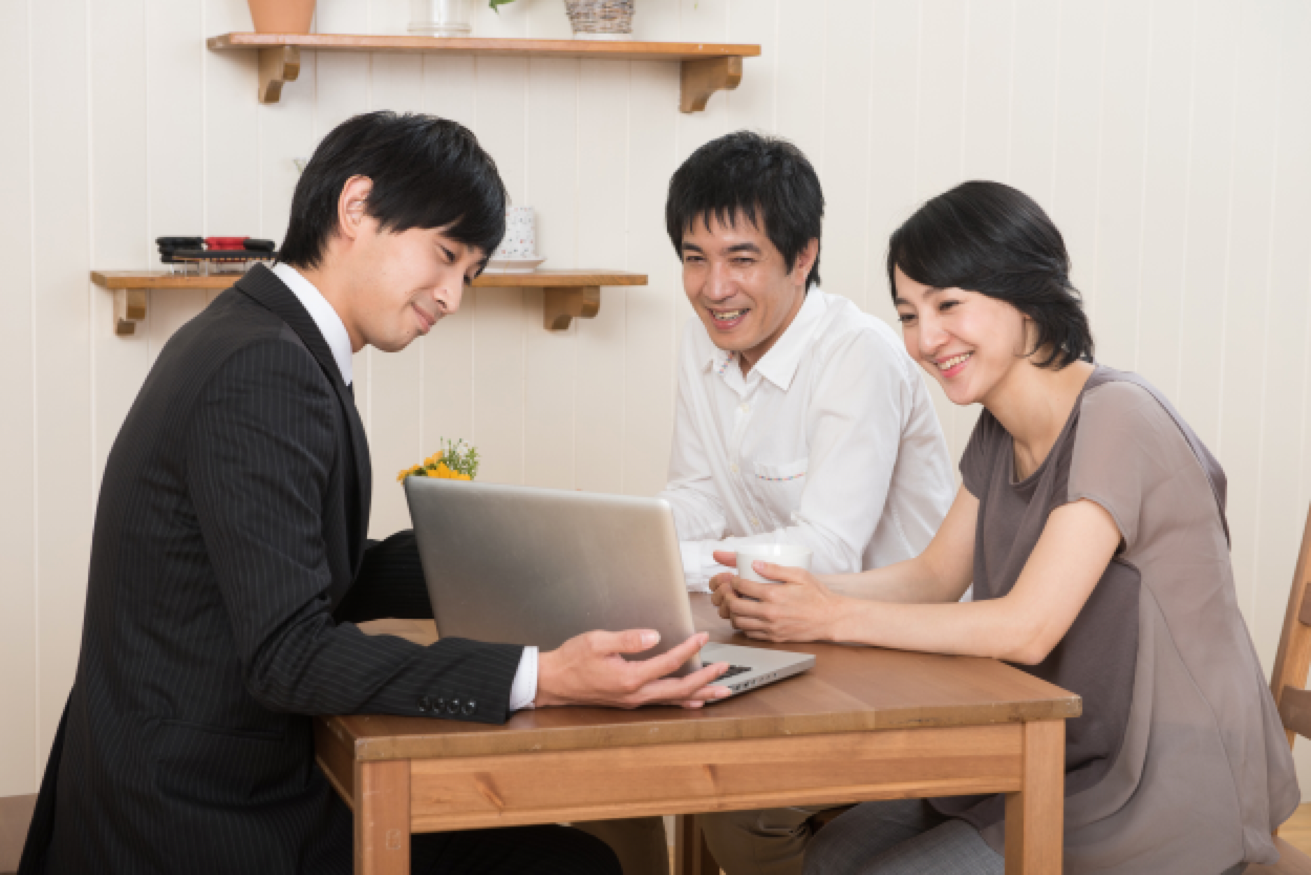 有資格アドバイザーが、専門知識を持って対応します。
