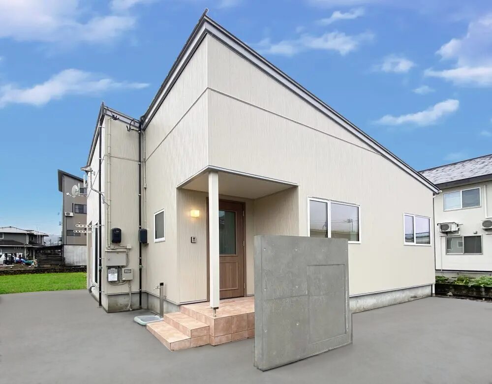南魚沼市・20坪│白を基調としたシンプルな内観＆キッチンにこだわった3DK平屋